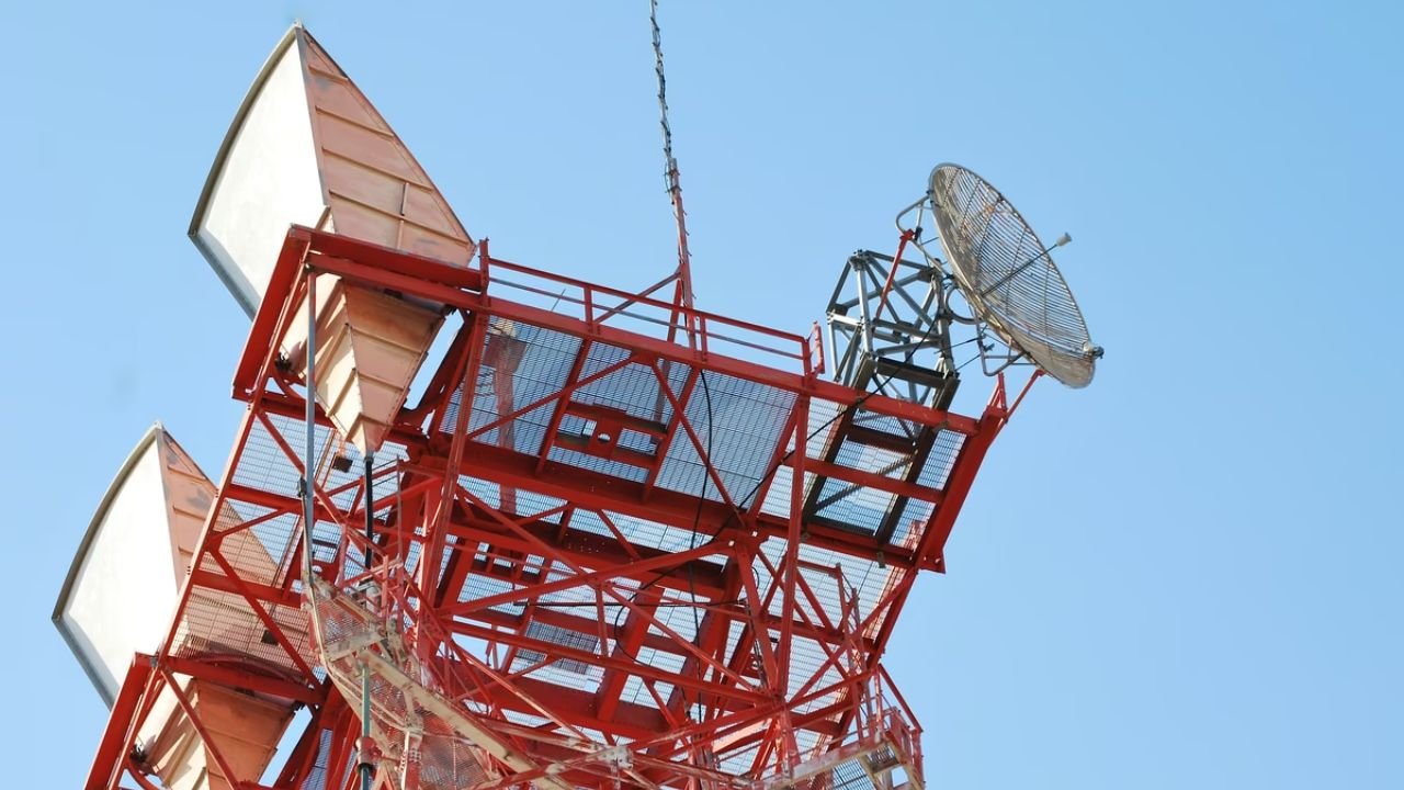 Tower Emitting Micro Waves